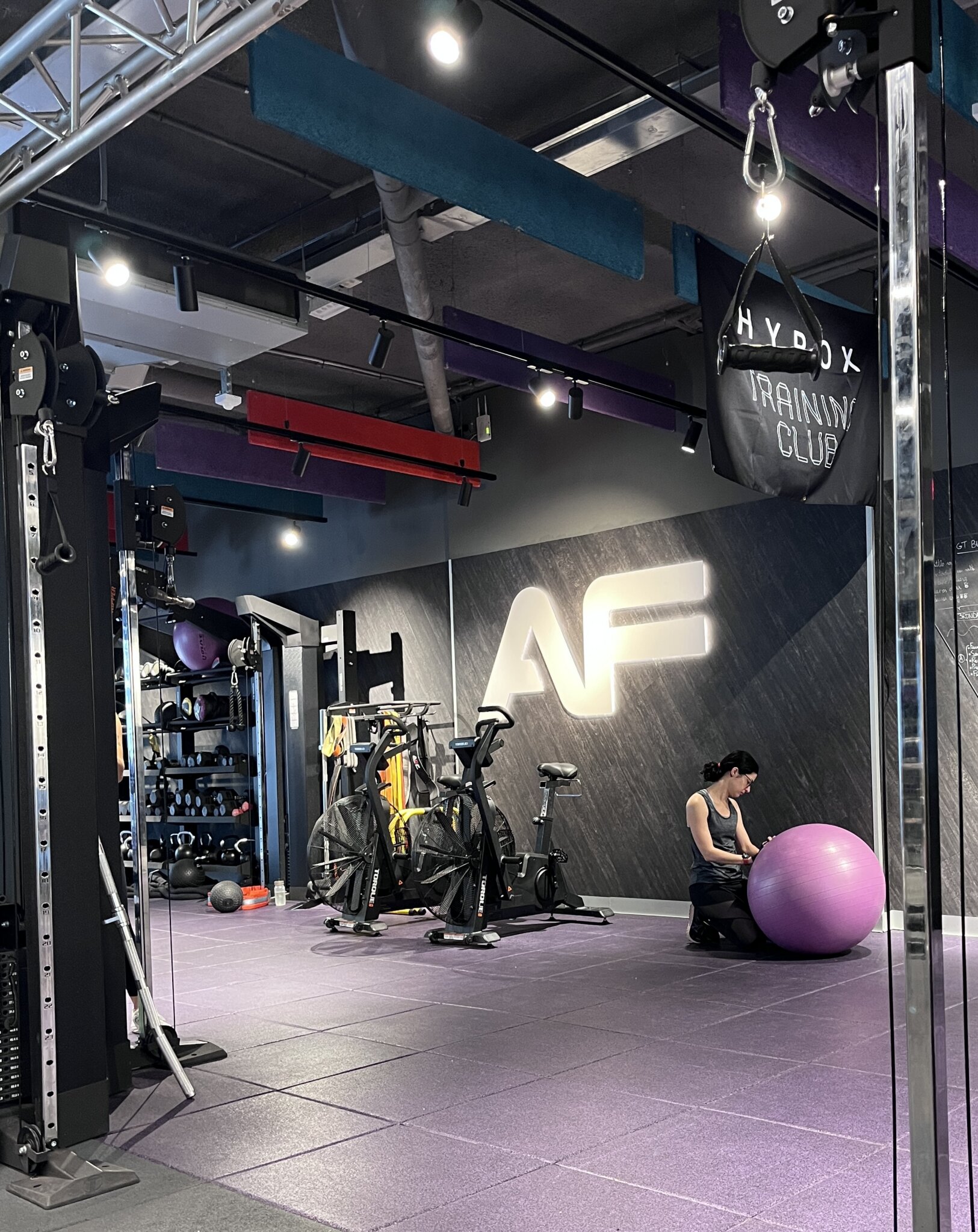 Anytime Fitness se alía con Hyrox para incorporar entrenamientos funcionales medibles y acompañados, con dos modalidades adaptadas a socios que buscan rendimiento, reto y progresión.